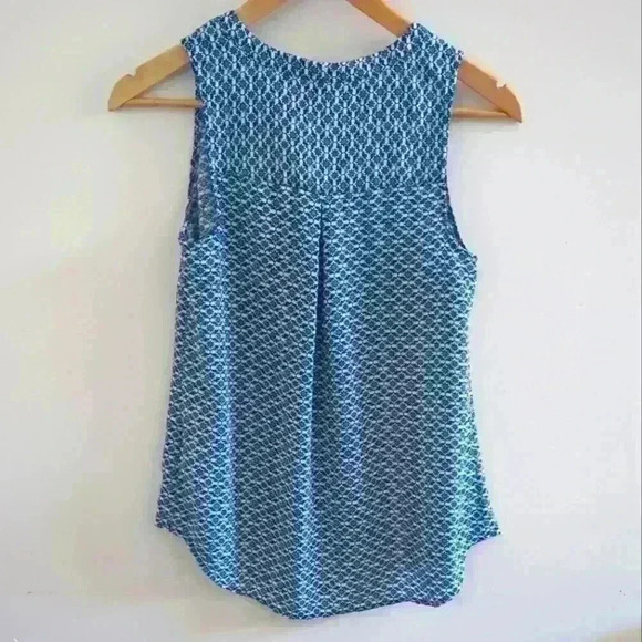 MAURICES  | Women's White/Turquoise/Blue Sleeveless V-Neck Blouse - Picture 4 of 5